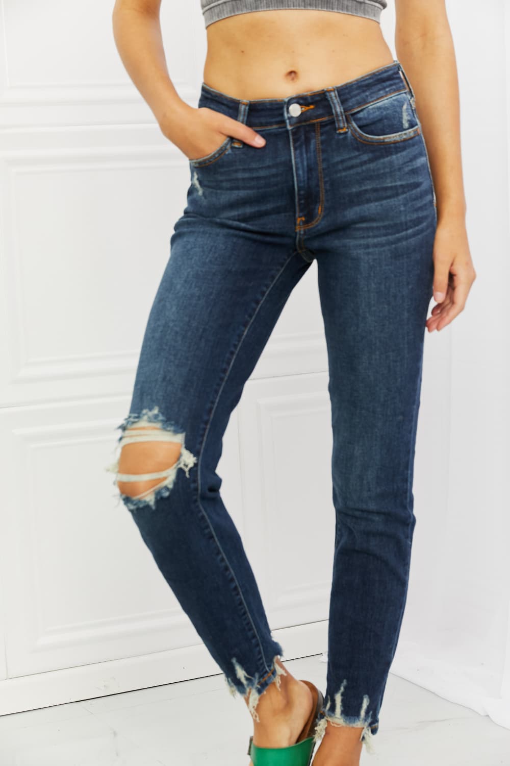 Judy Blue Melaney Full Size Mid Rise Distressed Relaxed Fit Jeans